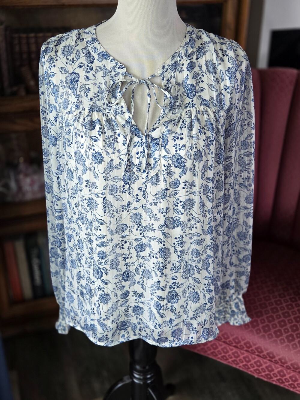 Tamara H. Women's Medium Blue White Floral Gold Shimmer Tie Neck Blouse Boho